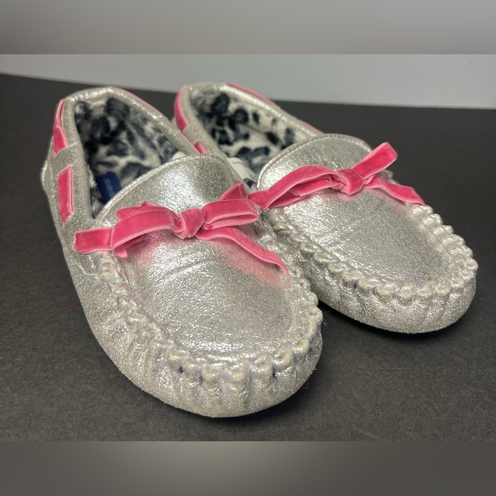 Stride Rite- Silver Girls Moccasins- Size: 11/12, Pre-Owned